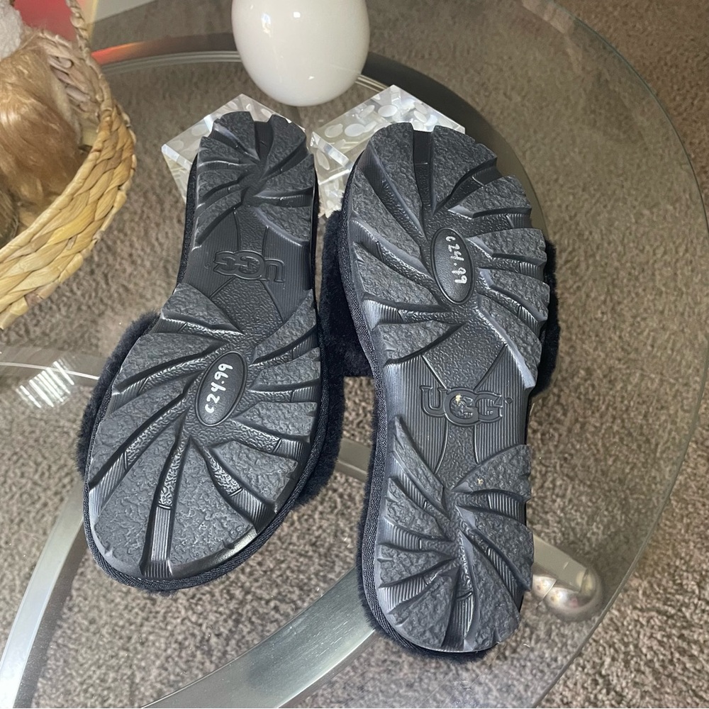 UGG Black Fluffy Slide Sandals Cozy Shearling Slippers Women’s Size 7 - Picture 3 of 10